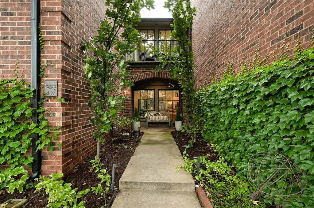Front exterior — 6208 Waterford Boulevard 107, Oklahoma City, OK 73118