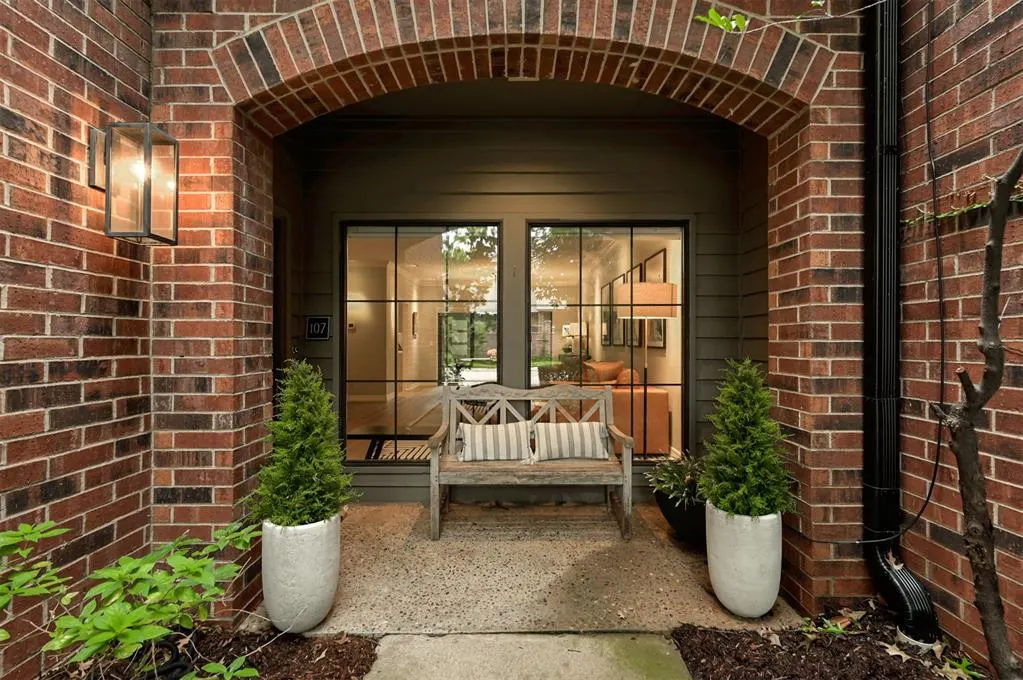 Photo 2 — 6208 Waterford Boulevard 107, Oklahoma City, OK 73118