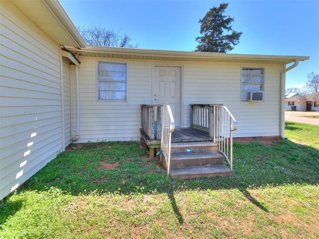 Photo 3 — 602 Dogwood Avenue, Wellston, OK 74881