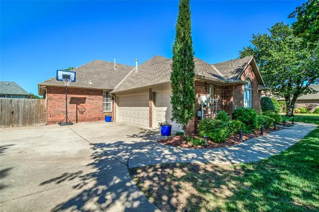 Photo 3 — 3608 Equestrian Court, Edmond, OK 73034