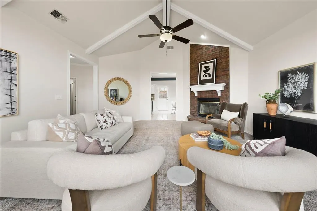 Photo 4 — 725 NE 20th Street, Moore, OK 73160