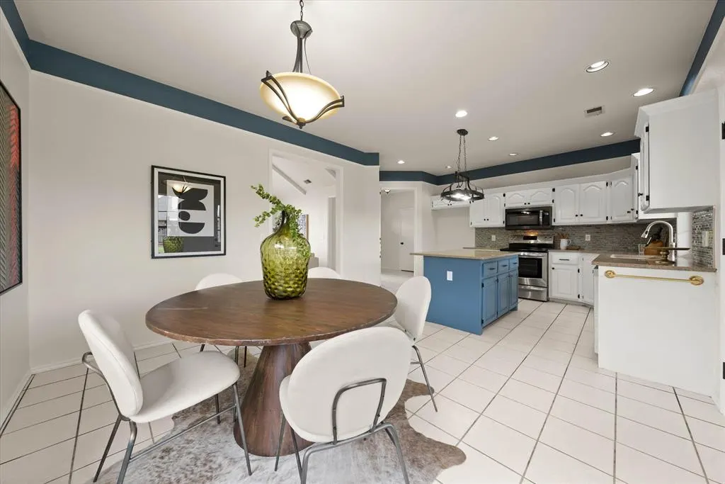 Photo 12 — 725 NE 20th Street, Moore, OK 73160