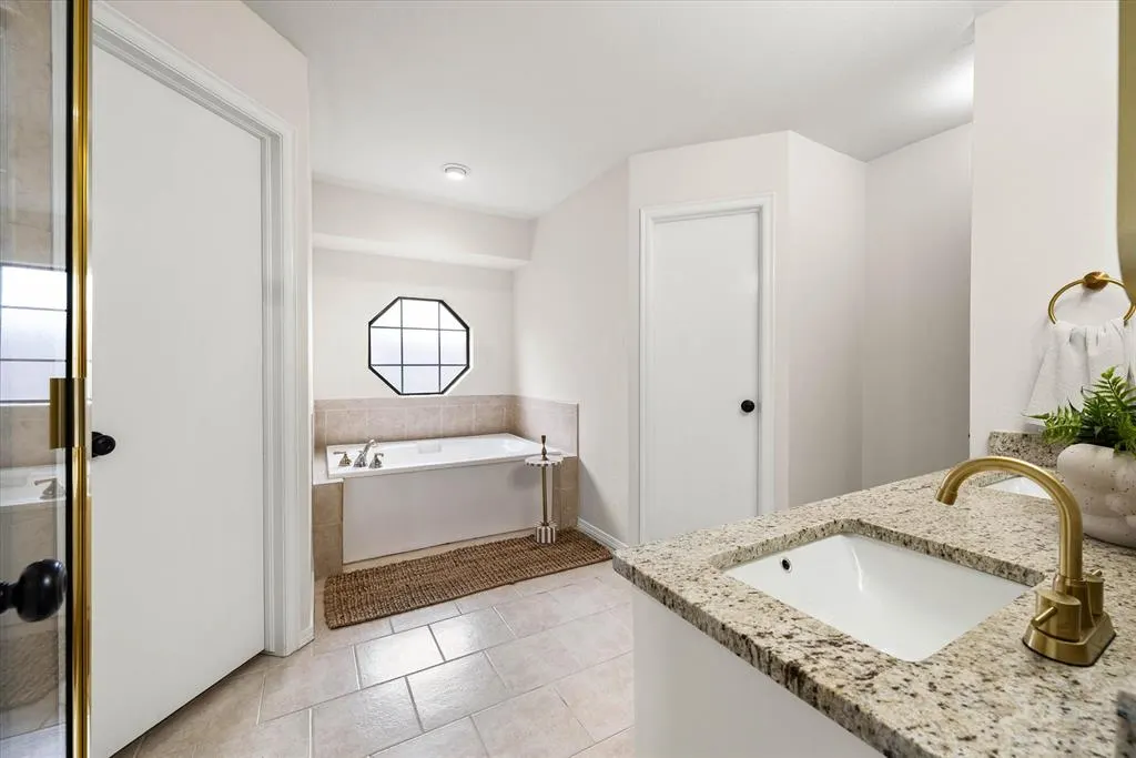 Photo 19 — 725 NE 20th Street, Moore, OK 73160