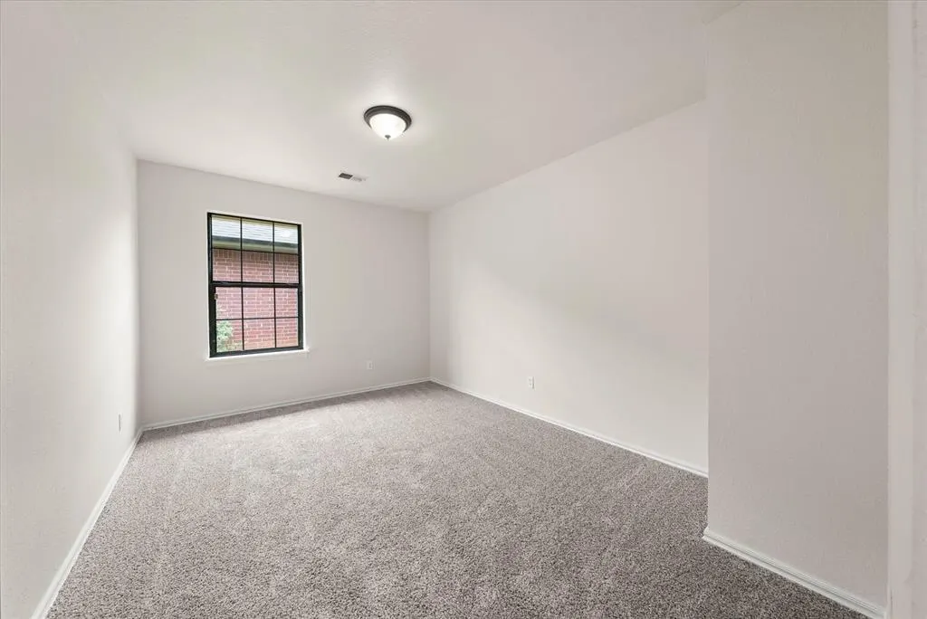 Photo 21 — 725 NE 20th Street, Moore, OK 73160