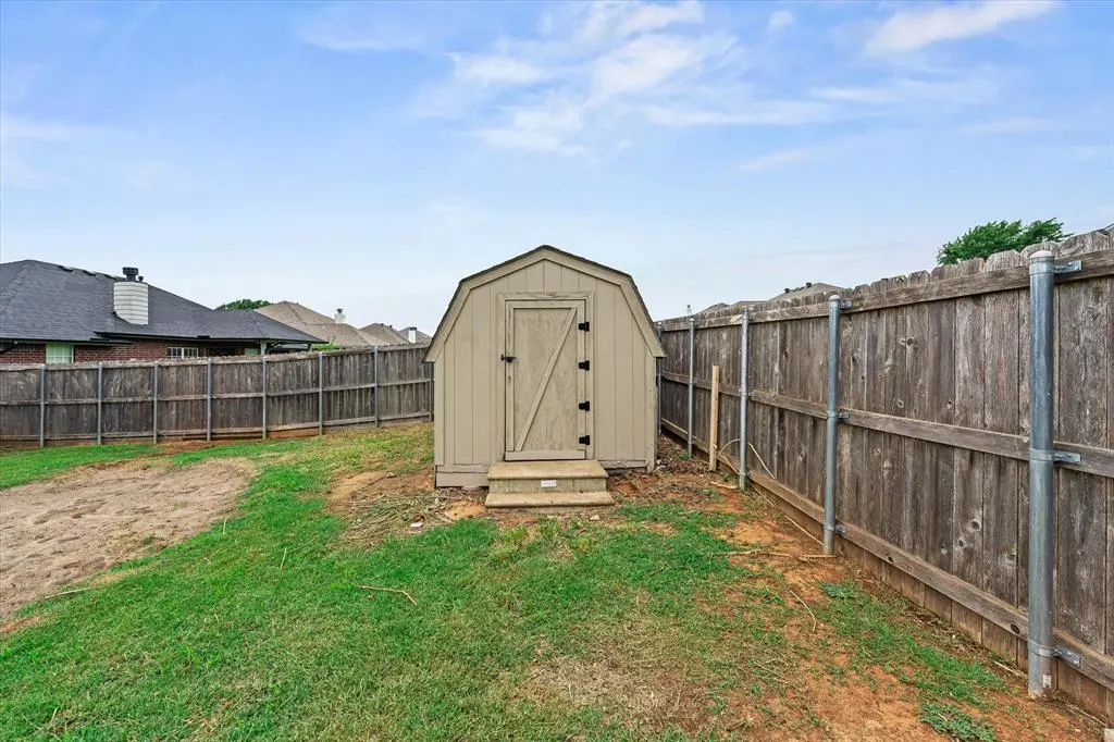 Photo 31 — 725 NE 20th Street, Moore, OK 73160