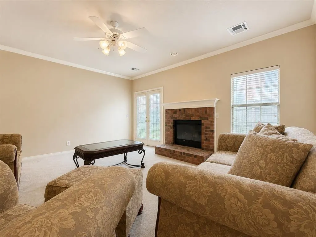 Photo 2 — 4414 NW 32nd Place, Oklahoma City, OK 73112