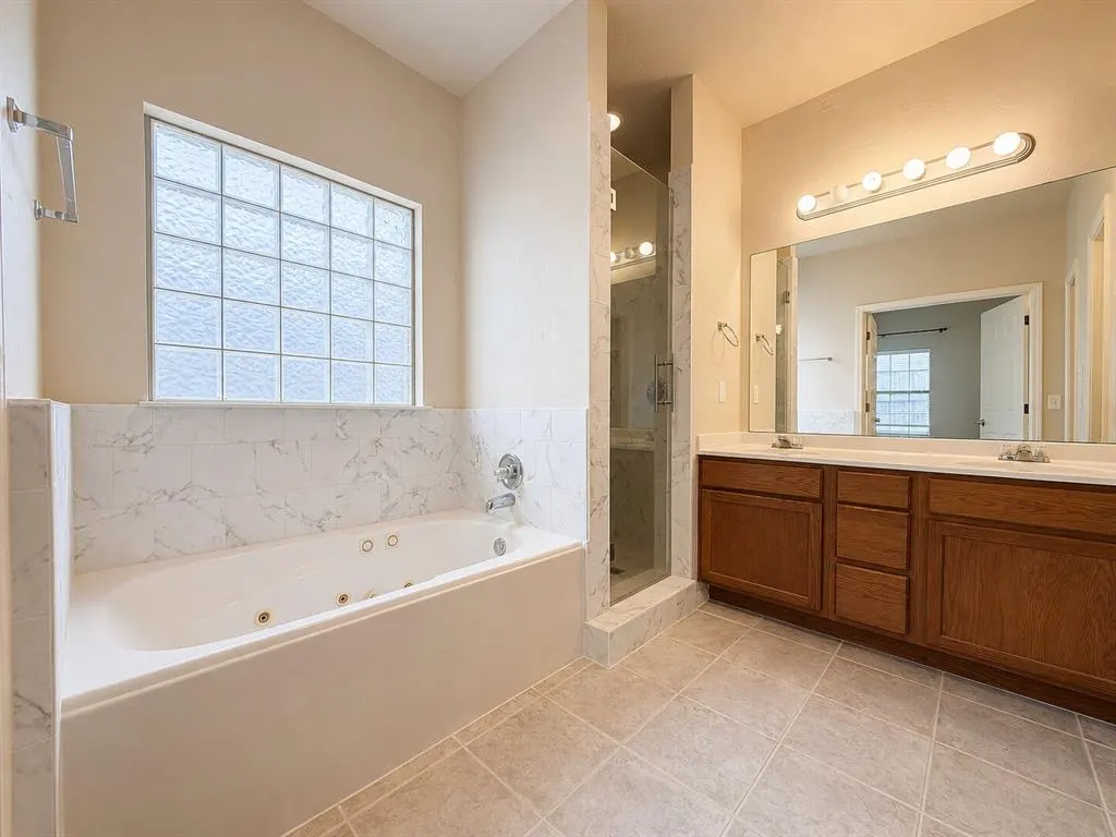 Photo 13 — 4414 NW 32nd Place, Oklahoma City, OK 73112
