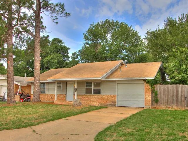 Front exterior — 941 N Bradley Avenue, Oklahoma City, OK 73127