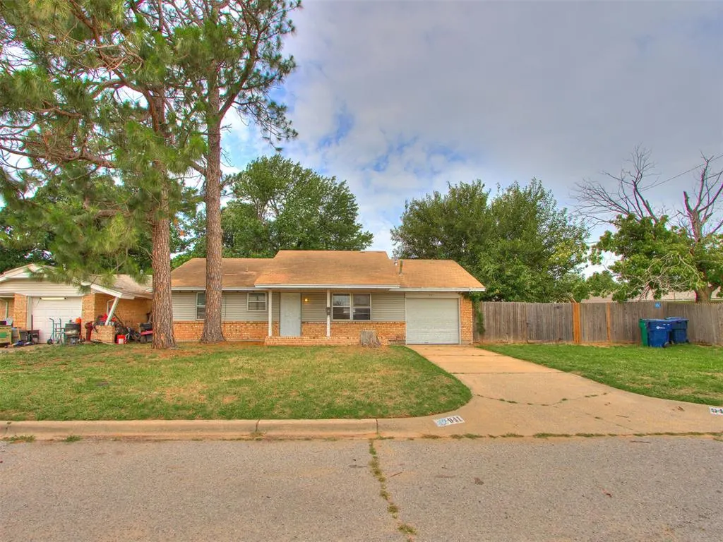 Photo 2 — 941 N Bradley Avenue, Oklahoma City, OK 73127