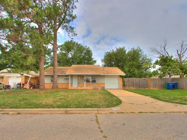 Photo 2 — 941 N Bradley Avenue, Oklahoma City, OK 73127