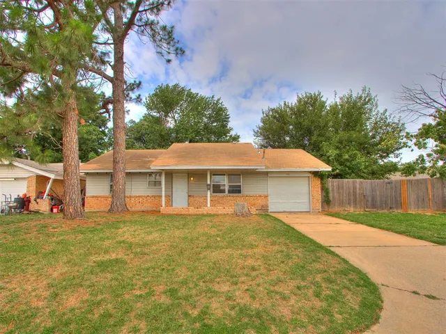 Photo 3 — 941 N Bradley Avenue, Oklahoma City, OK 73127