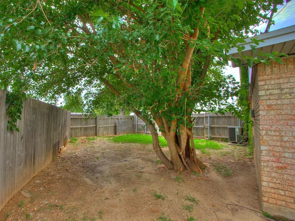 Photo 5 — 941 N Bradley Avenue, Oklahoma City, OK 73127