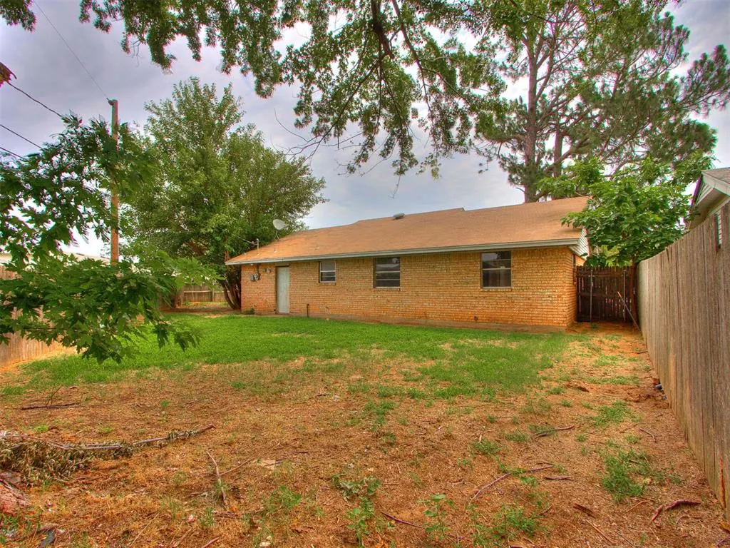 Photo 7 — 941 N Bradley Avenue, Oklahoma City, OK 73127
