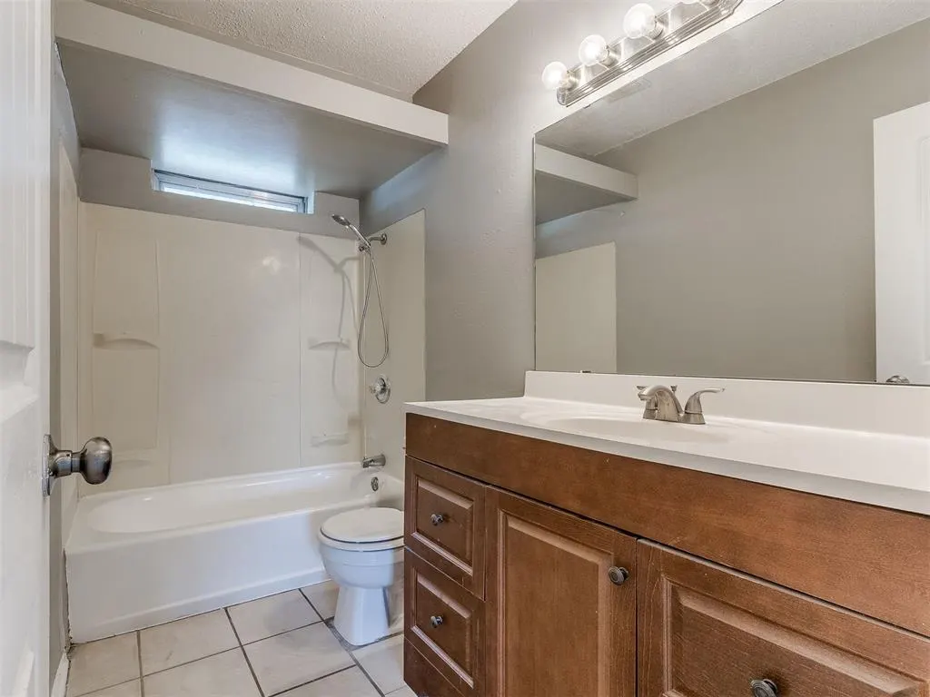 Photo 10 — 941 N Bradley Avenue, Oklahoma City, OK 73127
