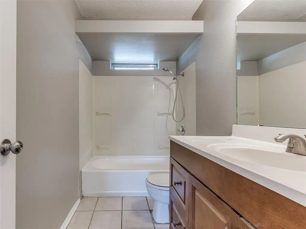 Photo 11 — 941 N Bradley Avenue, Oklahoma City, OK 73127