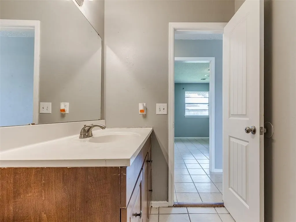 Photo 12 — 941 N Bradley Avenue, Oklahoma City, OK 73127