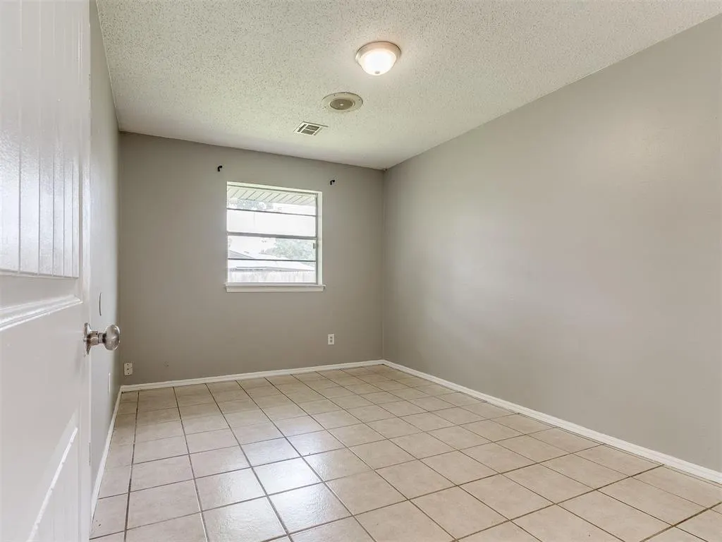 Photo 13 — 941 N Bradley Avenue, Oklahoma City, OK 73127
