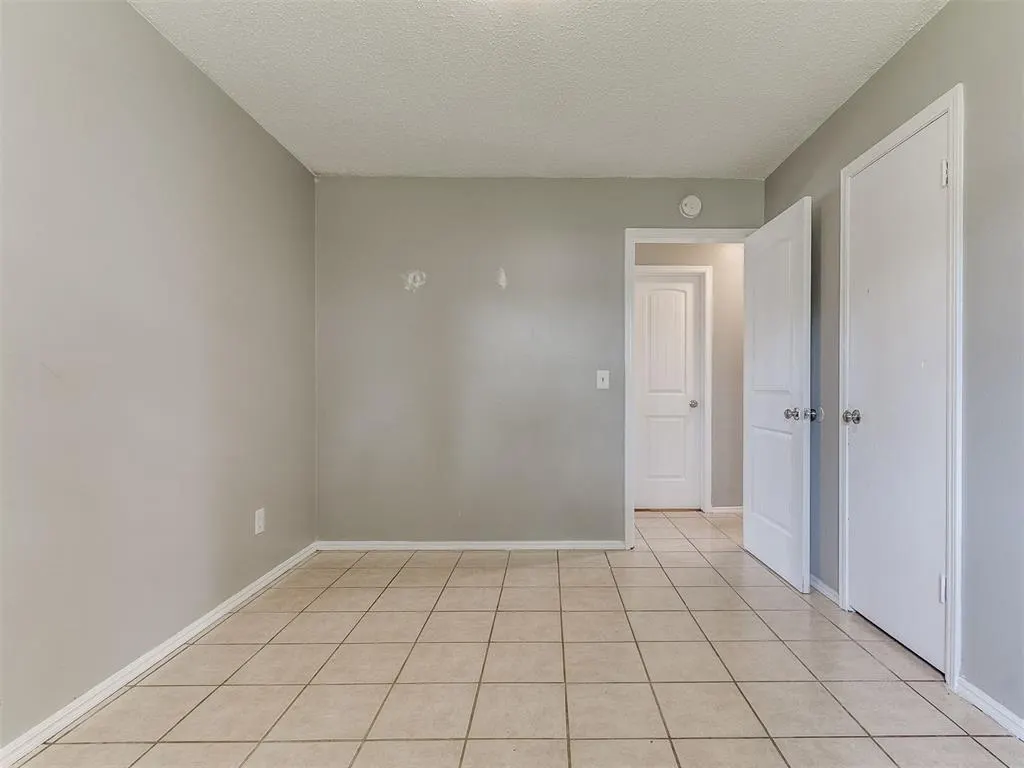 Photo 14 — 941 N Bradley Avenue, Oklahoma City, OK 73127