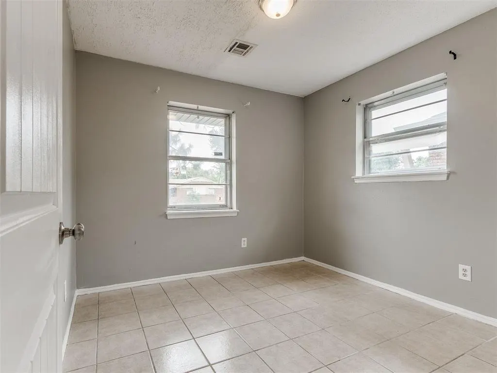 Photo 15 — 941 N Bradley Avenue, Oklahoma City, OK 73127
