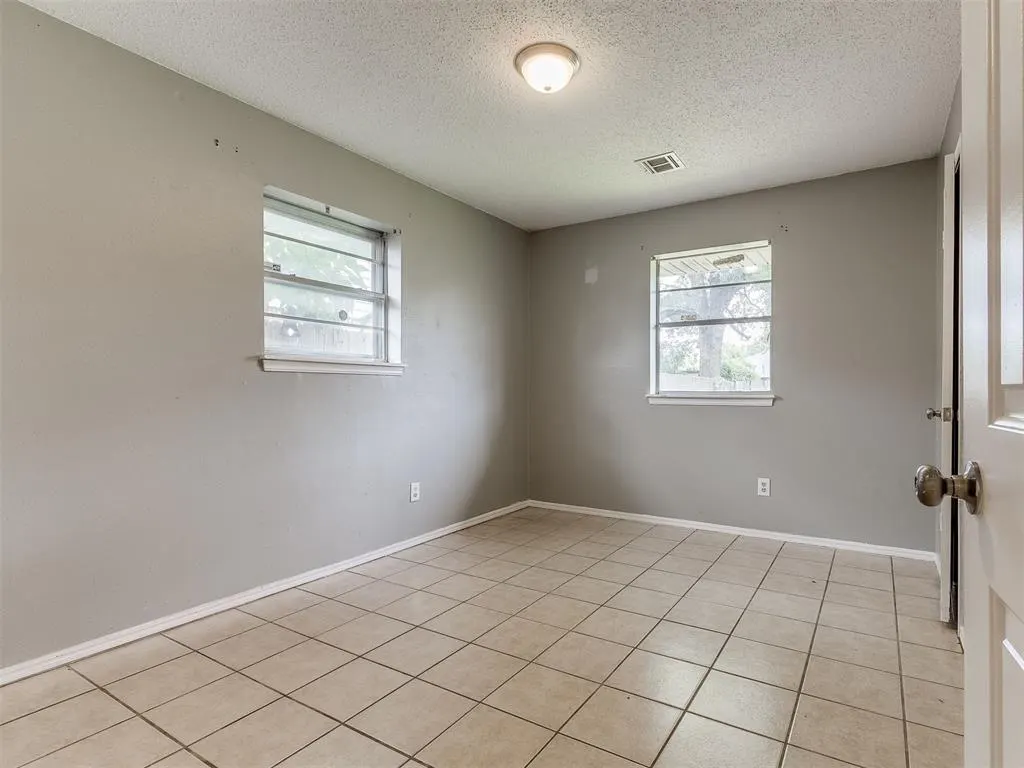 Photo 17 — 941 N Bradley Avenue, Oklahoma City, OK 73127