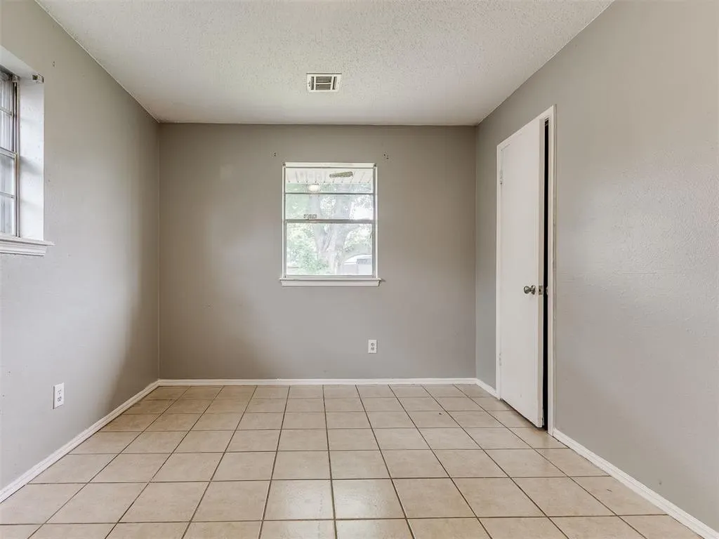 Photo 18 — 941 N Bradley Avenue, Oklahoma City, OK 73127