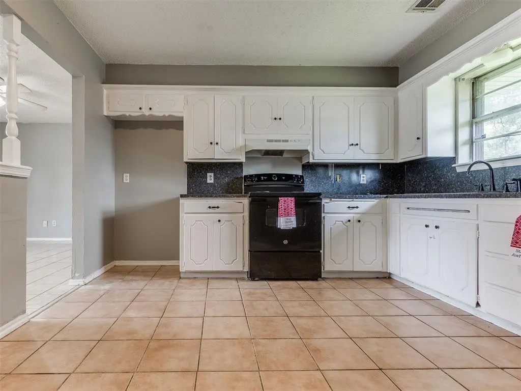 Photo 27 — 941 N Bradley Avenue, Oklahoma City, OK 73127
