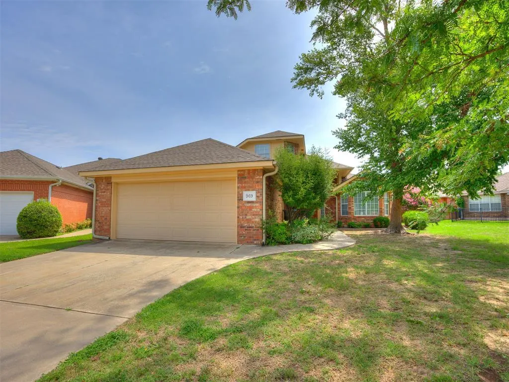 Front exterior — 969 Pinebrooke Court, Norman, OK 73072