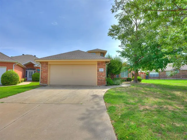 Photo 2 — 969 Pinebrooke Court, Norman, OK 73072