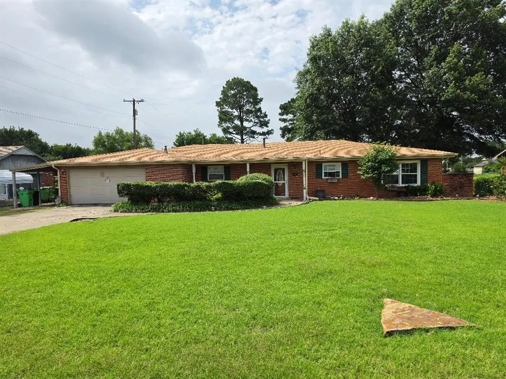 Photo 2 — 817 W Date Street, Okemah, OK 74859