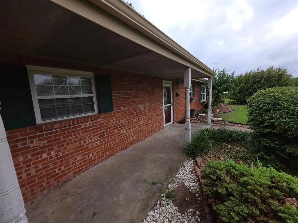 Photo 3 — 817 W Date Street, Okemah, OK 74859