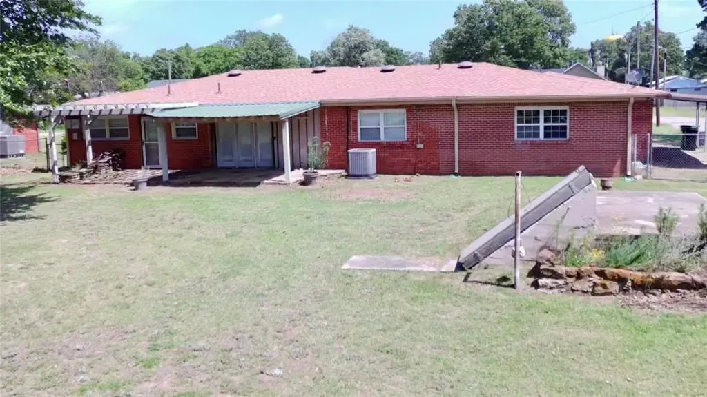 Photo 4 — 817 W Date Street, Okemah, OK 74859
