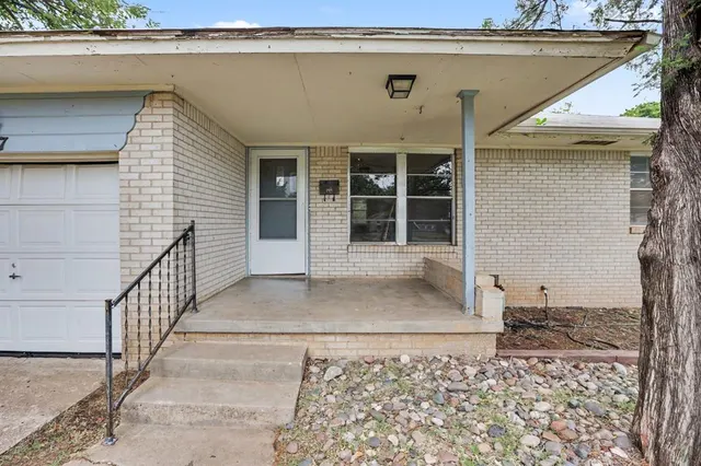 Photo 2 — 5407 NW 41st Street, Warr Acres, OK 73122