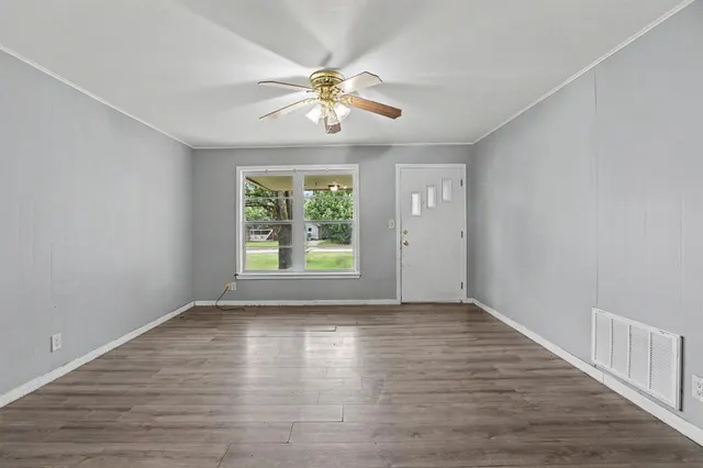 Photo 3 — 5407 NW 41st Street, Warr Acres, OK 73122