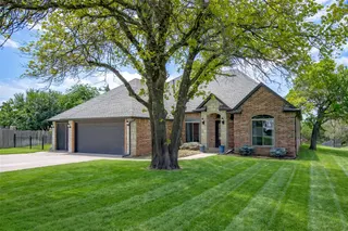 Sold home at 12261 Little Oak Circle