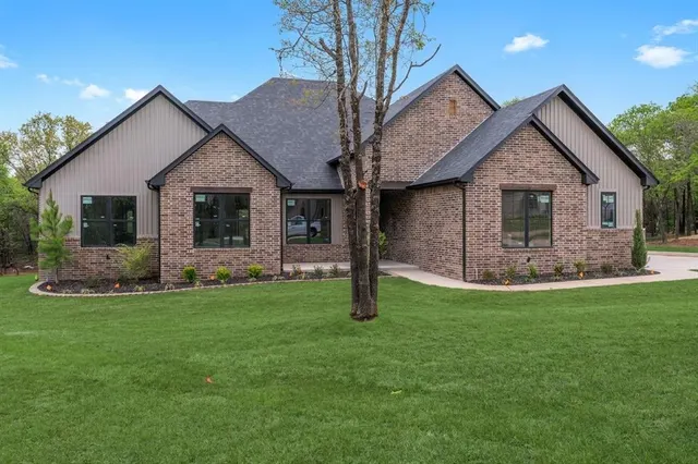 Front exterior — 8020 Sacred Forest, Arcadia, OK 73007
