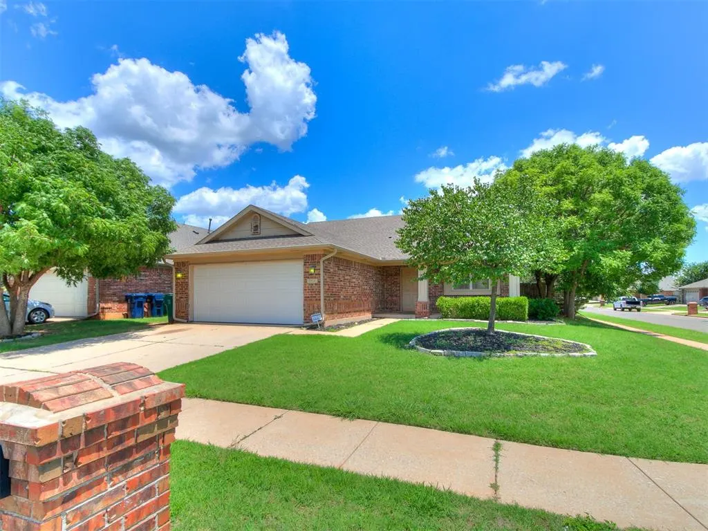 Photo 2 — 18100 Calle Way, Edmond, OK 73012