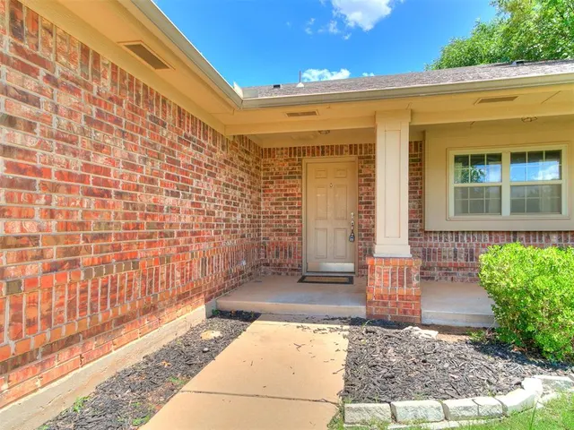 Photo 5 — 18100 Calle Way, Edmond, OK 73012