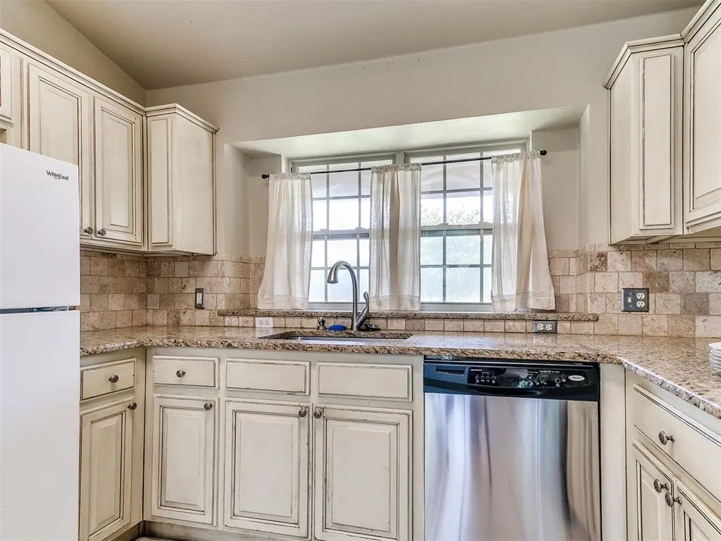 Photo 11 — 18100 Calle Way, Edmond, OK 73012