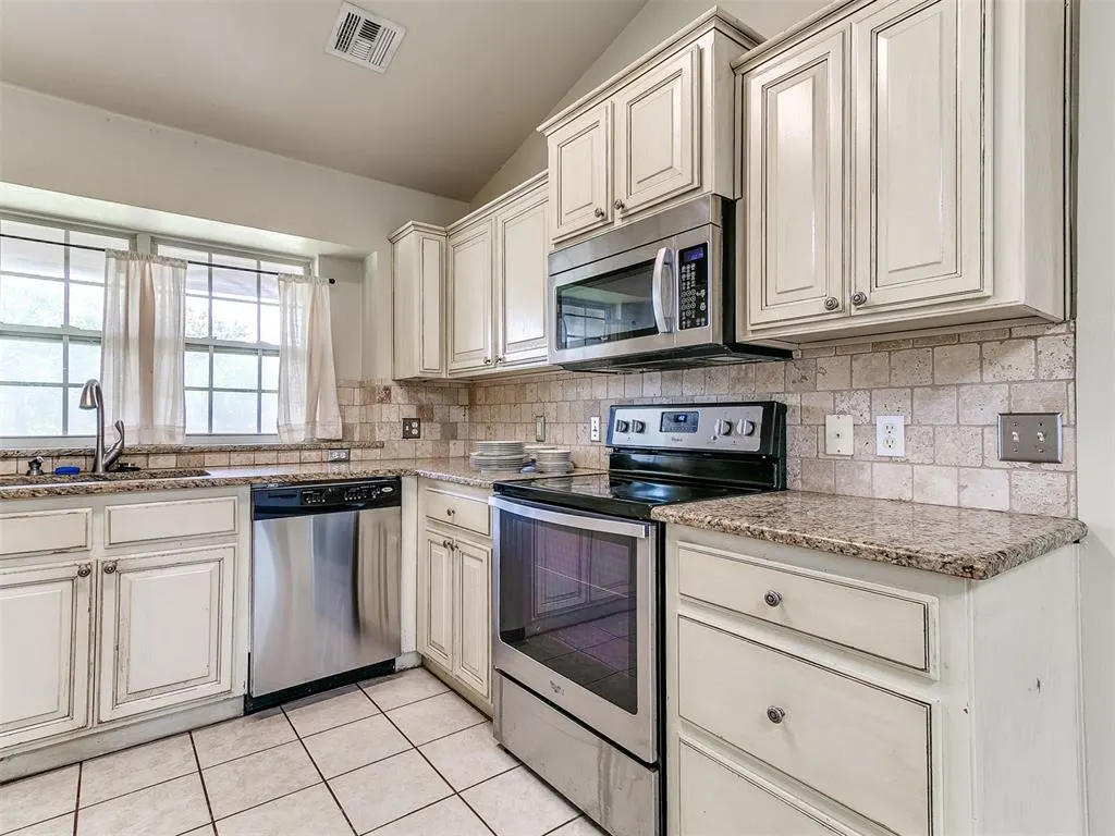 Photo 12 — 18100 Calle Way, Edmond, OK 73012