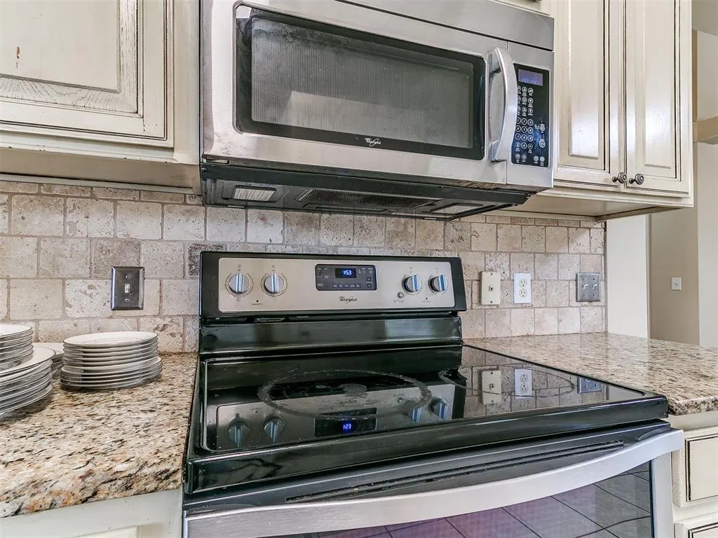 Photo 13 — 18100 Calle Way, Edmond, OK 73012