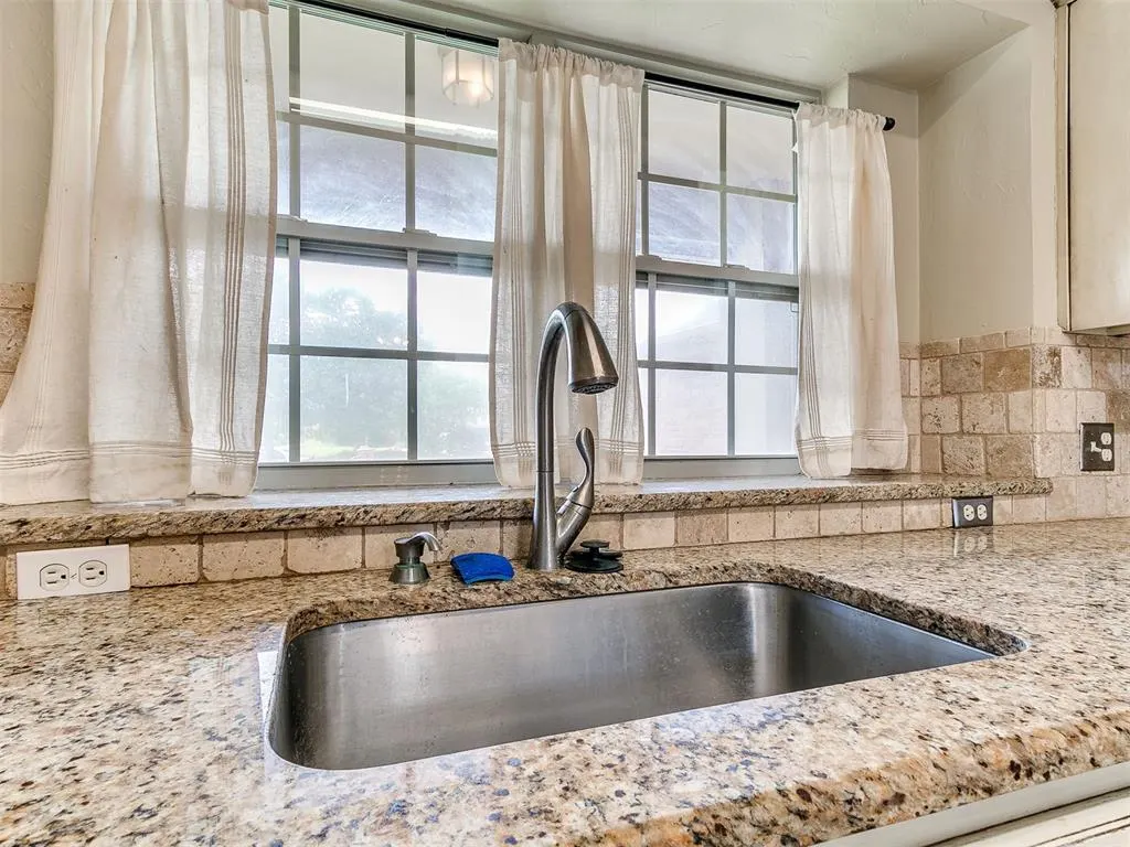 Photo 14 — 18100 Calle Way, Edmond, OK 73012