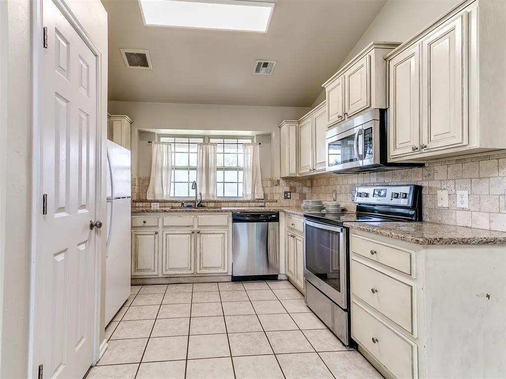 Photo 15 — 18100 Calle Way, Edmond, OK 73012