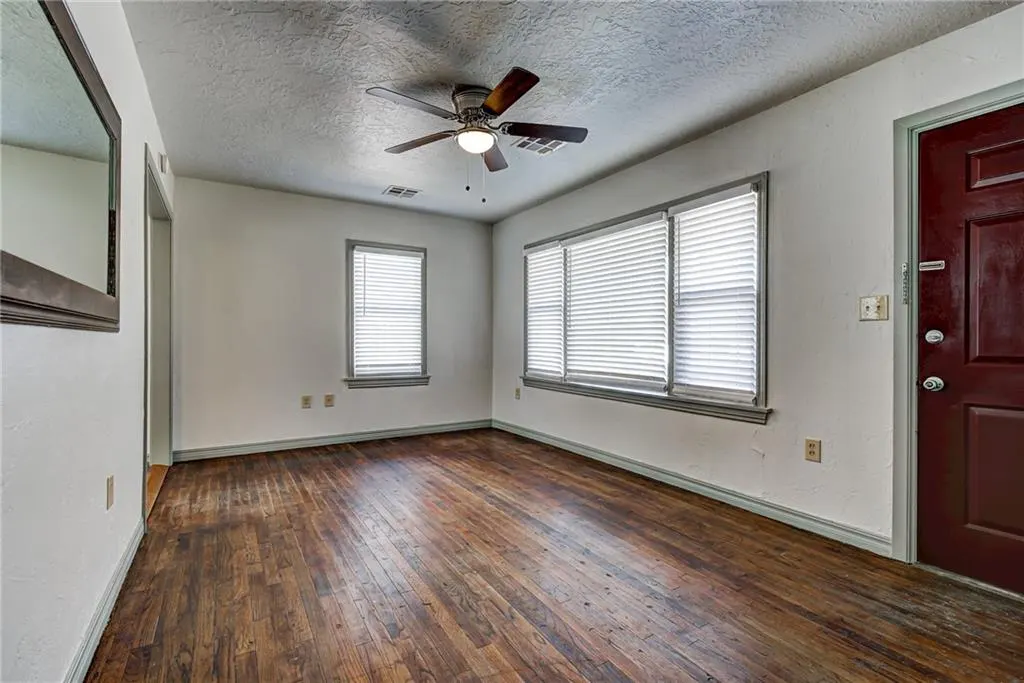 Photo 8 — 518 W 2nd Street, Edmond, OK 73003