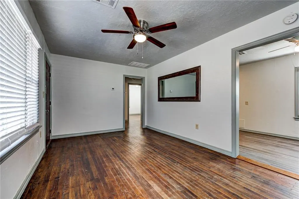 Photo 9 — 518 W 2nd Street, Edmond, OK 73003