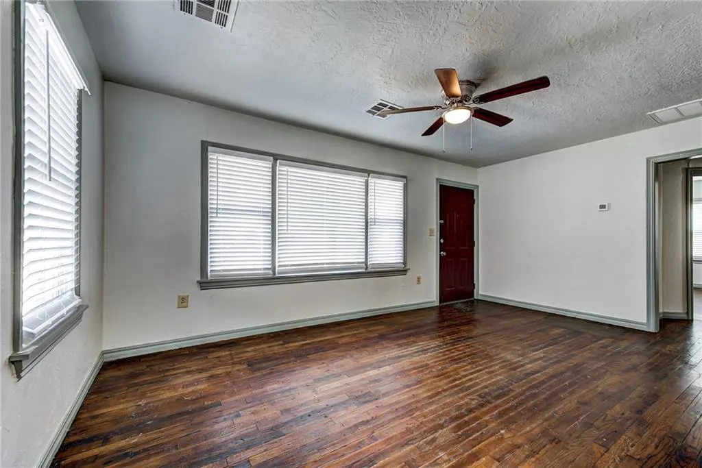 Photo 10 — 518 W 2nd Street, Edmond, OK 73003