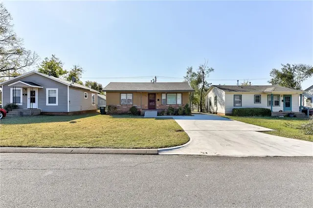 Photo 2 — 518 W 2nd Street, Edmond, OK 73003