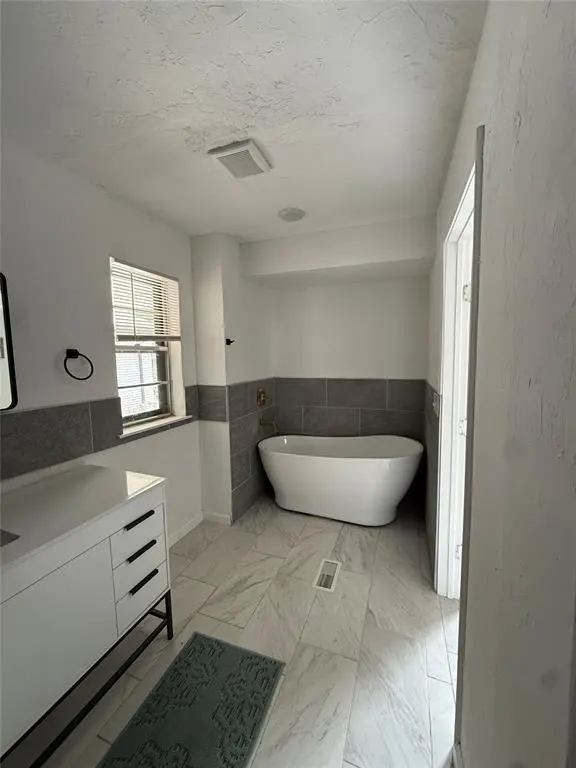 Photo 11 — 10813 Quail Circle, Oklahoma City, OK 73120