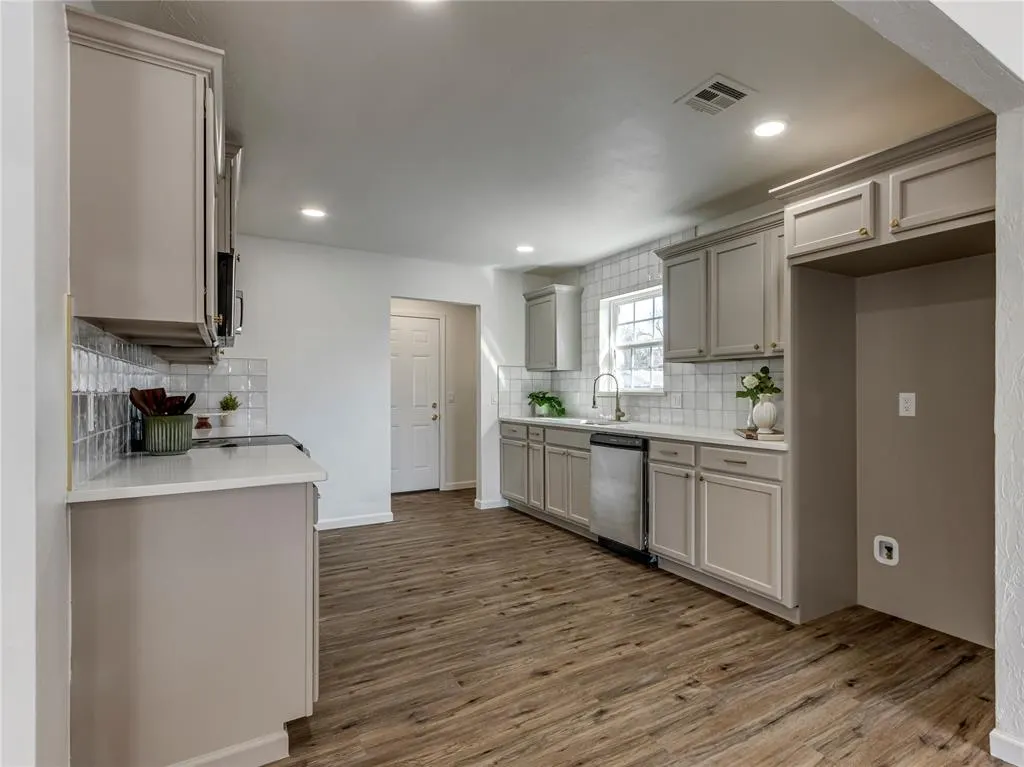 Photo 10 — 6724 Cherry Place, Oklahoma City, OK 73127