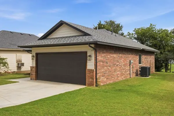 Photo 3 — 617 NW 95th Street, Oklahoma City, OK 73114