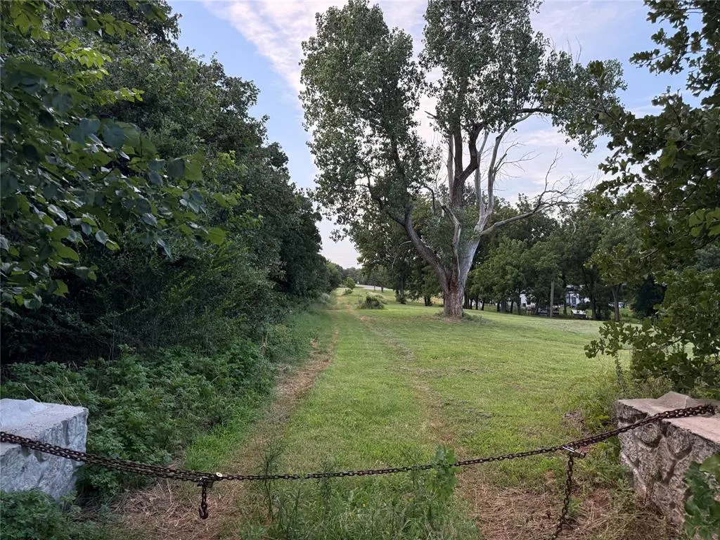 Photo 2 — 8000 Wister Lane, Oklahoma City, OK 73150
